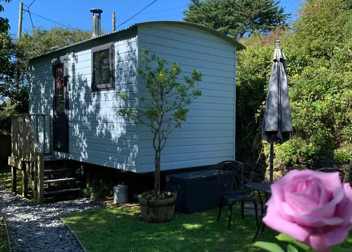 Tides Reach, Deluxe Shepherds Hut 1, 100M From The Beach