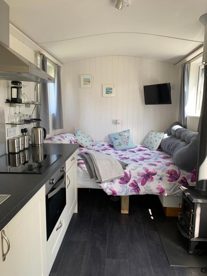 Tides Reach, Deluxe Shepherds Hut 1, 100m From The Campsite